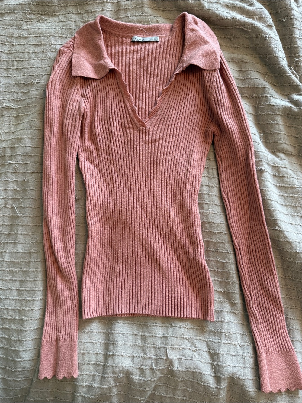 Ribbed V-Neck Long Sleeve Top in Coral